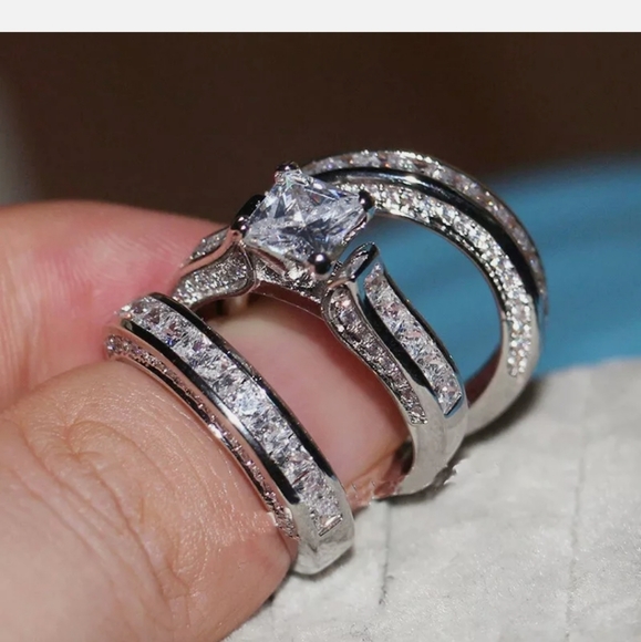 18K White Gold Diamond 3PC Engagement Ring Set - Picture 3 of 5